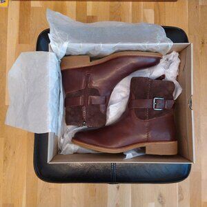 Clarks "Cologne Strap" Chelsea boots for women, size 9 medium width, brown, NWT